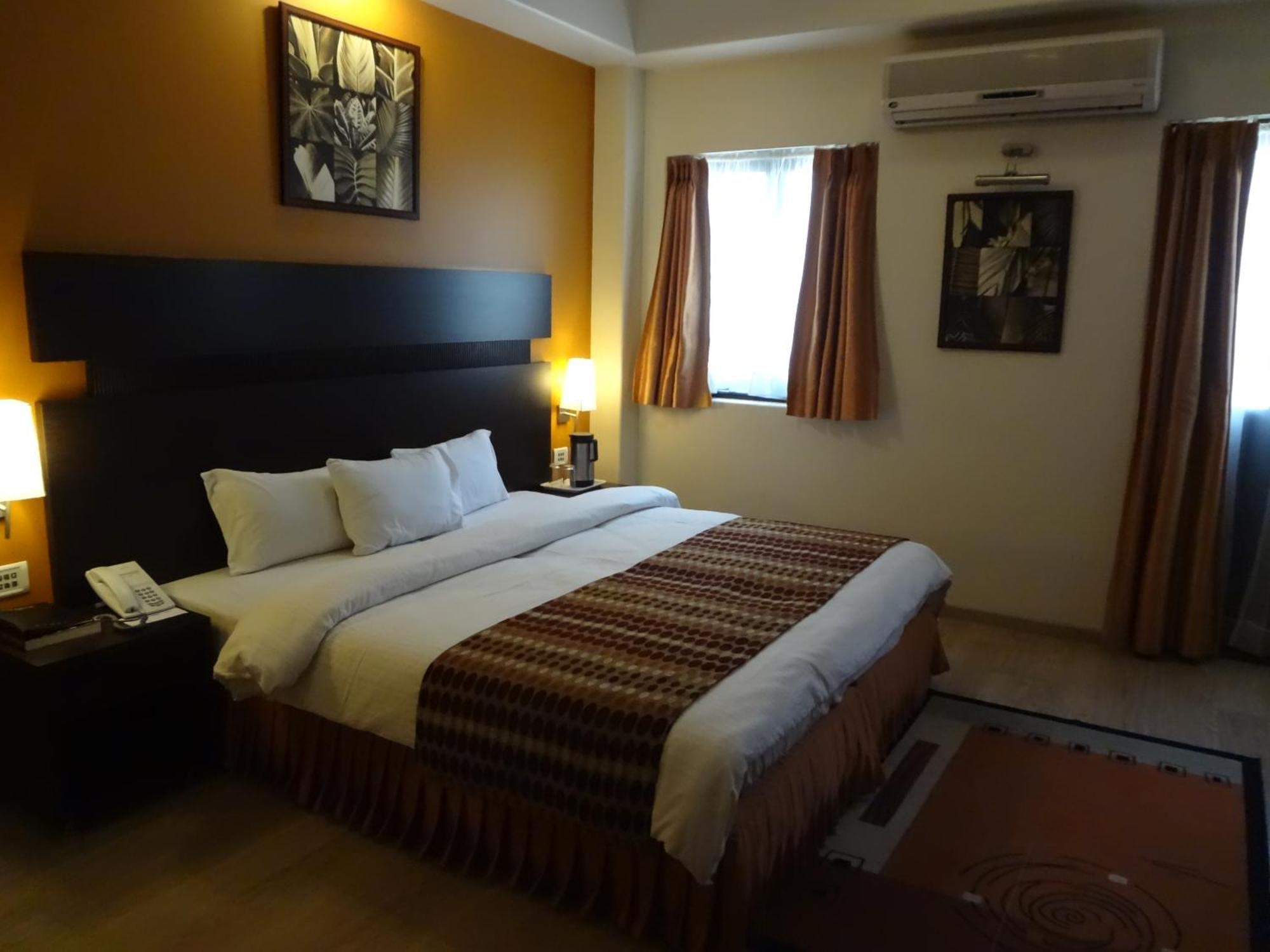 Chateau Windsor Hotel - Marine Drive — Photos 2